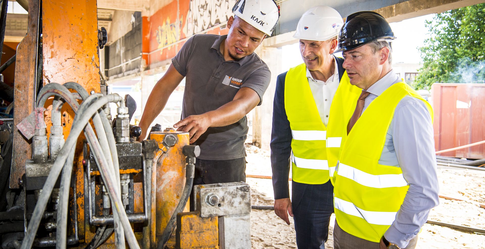 Bart De Wever as head of operations for the drilling of the ground for the future campus of the AP Hogeschool Antwerpen - ©frederikbeyens